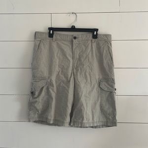 IZOD Mens Plaid Cargo Shorts Light Grey/Light Green 36 #0038
